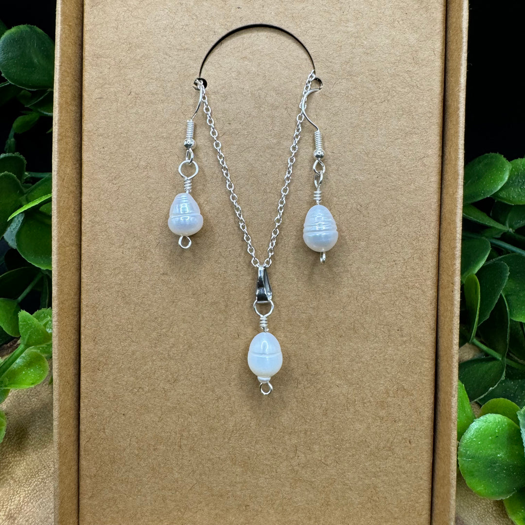 Freshwater Pearl Earring & Necklace Set